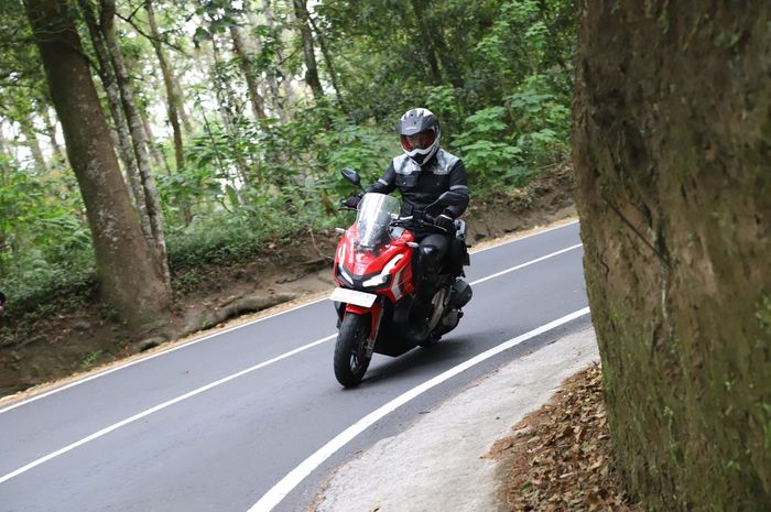 motor matic, turunan panjang, cara motor matic menghadapi turunan, trik motor matic menghadapi turunan, tips motor matic menghadapi turunan, cara motor matic ngerem di turunan, Cara Motor Matic Menghadapi Turunan Panjang Yang Benar Biar Tidak Blong