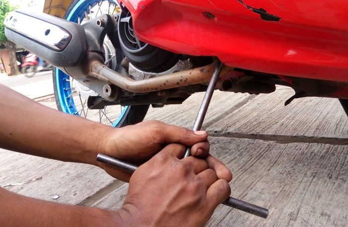 knalpot, motor matic, knalpot motor, knalpot Motor Matic, cara yang benar pasang knalpot, cara yang benar pasang knalpot motor, cara yang benar pasang knalpot motor matic, Gimana cara  pasang knalpot motor matic, pasang knalpot motor matic, Baru Tahu, Ternyata Knalpot Motor Matic Rawan Bocor Kalau Masangnya Begini
