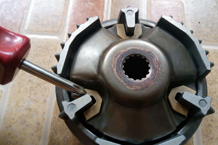 motor matic, slide piece, slide piece kw, dampak motor matic pakai slide piece kw, slide piece motor matic, risiko motor matic pakai slide piece kw, Wajib Tahu, Ini Dampak Merugikan Motor Matic Pakai Slide Piece CVT KW