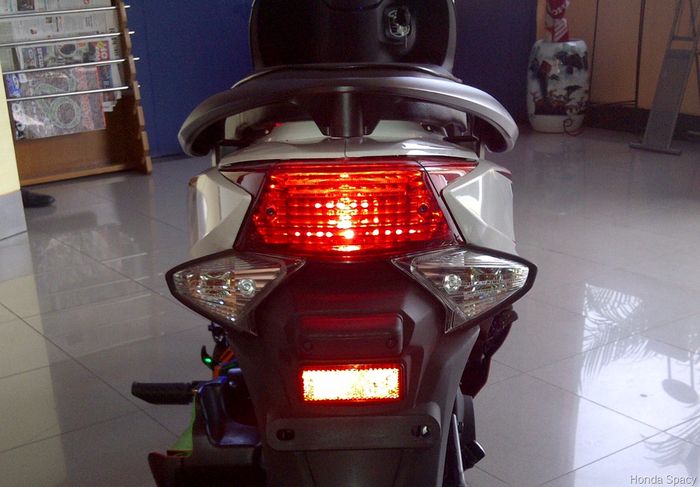 lampu rem, motor bekas, lampu rem motor, penyebab lampu rem putus, penyebab lampu rem cepat putus, penyebab lampu motor rem putus, Ternyata Kebiasaan Sepele Pemilik Ini Bikin Boros Lampu Rem Motor