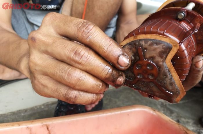 Ini Sebabnya Tangki BBM Yang Kemasukan Air Wajib Ganti Filter Fuel Pump