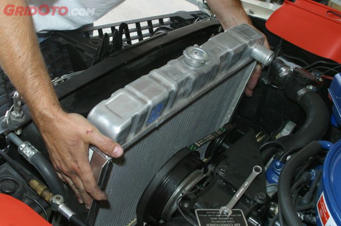 Ini Sebabnya Kenapa Kisi-kisi Radiator Mobil Jangan Sampai Rusak
