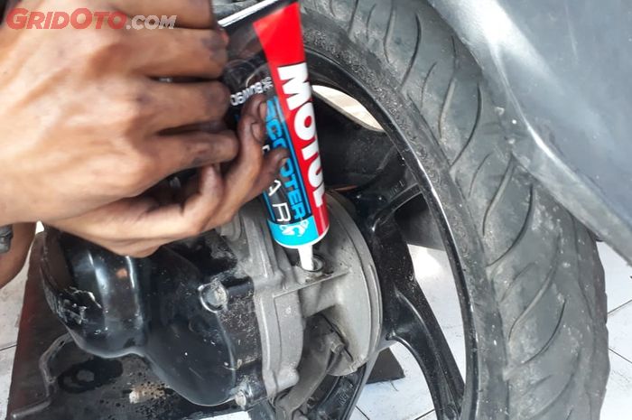 Ternyata Anjuran Ganti Oli Gardan Motor Matic Tiap Sentuh Angka Segini