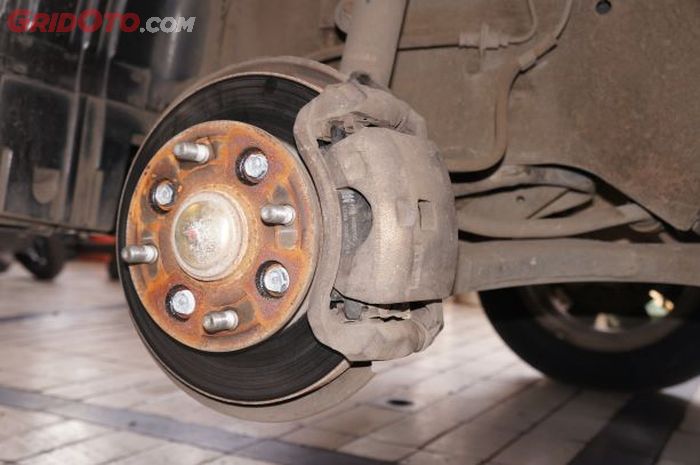 Ini Sebabnya Tiap Jarak Tempuh Segini Rem Mobil Wajib Diservis
