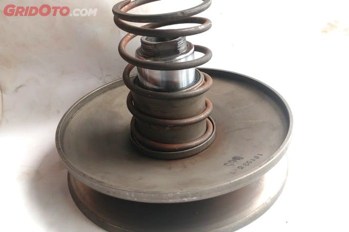 Sering Dirasakan, Ini Ciri-ciri Per CVT Motor Matic Minta Diganti