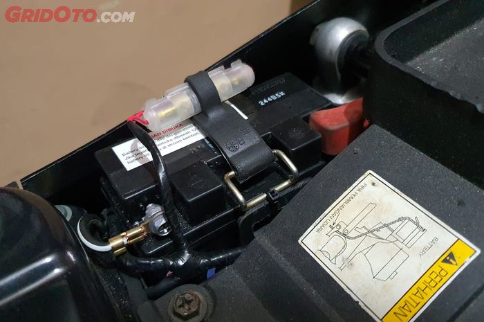 Gak Nyangka, Ternyata Ini Sebabnya Aki Bawaan Pabrik Selalu Lebih Awet