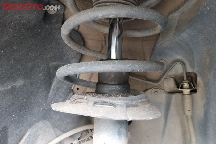 Ternyata Sokbreker Mobil Bekas Yang Dibiarkan Rusak Dampaknya Mengerikan