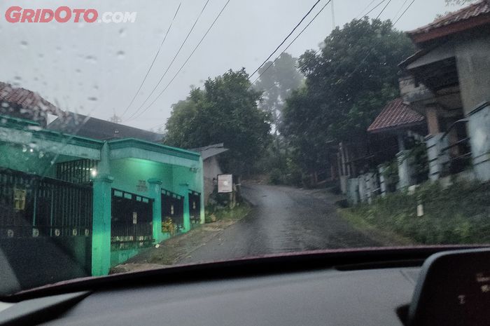 Mobil Terasa Berat Waktu Nanjak? Bisa Jadi Bukan Karena Tenaga Mesin