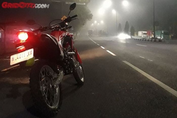 Akhirnya Tahu, Ini Penyebab Motor Oleng Saat Melindas Garis Marka Jalan