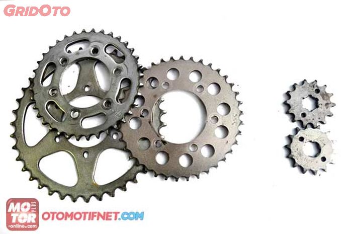 Ini Sebabnya Kalian Wajib Ganti Rantai Motor Saat Mengganti Ukuran Gir