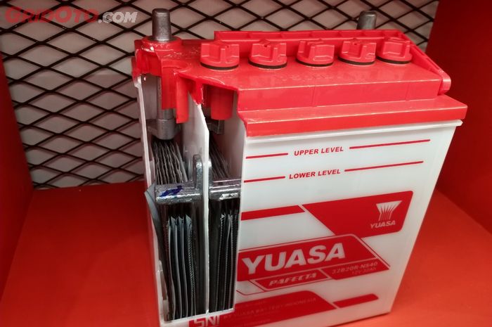 Ini Bahaya Air Aki yang Keluar Jika Terkena Bagian Logam di Mobil