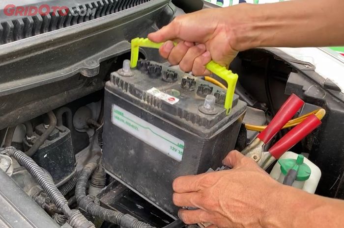 Ini Penyebab Aki Mobil Bekas Cepat Panas Yang Wajib Kalian Ketahui