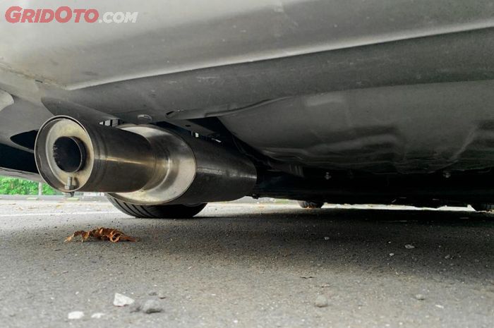 Asap Knalpot Putih Keluar dari Knalpot Mobil, Penyebabnya Karena Ini