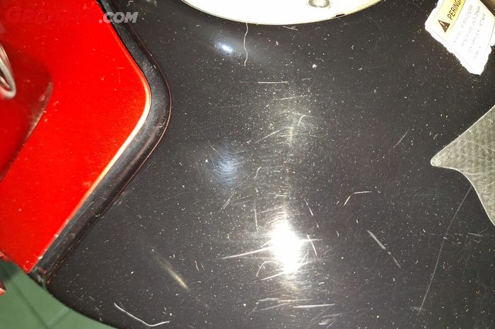 Cuma Mitos, Hilangkan Baret Halus di Motor Pakai Lotion Anti Nyamuk Efeknya Begini