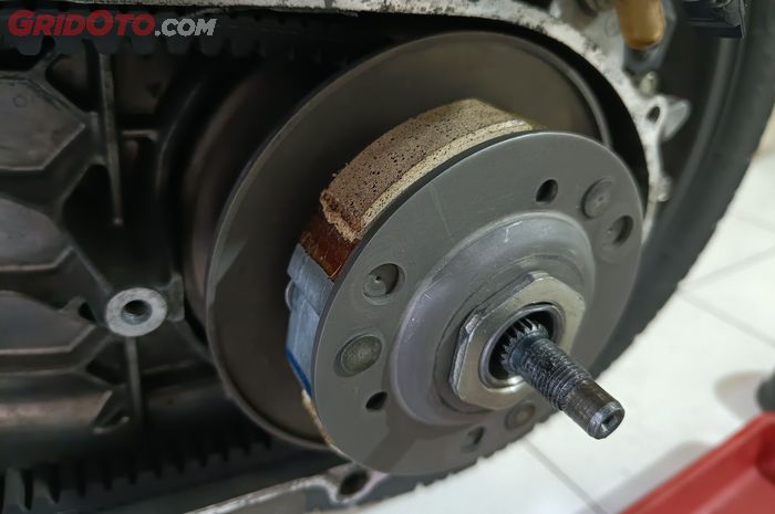 Ini Hal Sepele Yang Bikin Kampas Ganda Motor Matic Cepat Habis