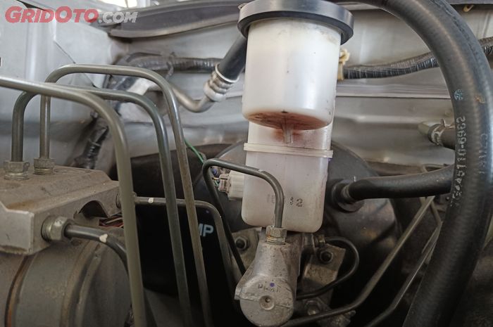 Begini Cara Yang Benar Menangani Rem Mobil Masuk Angin, Biar Tuntas