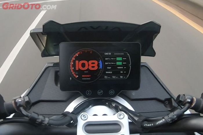 Tekan Tombol Biru, Akselerasi Motor Listrik Ini Kalahkan Vario 125, Kencang!