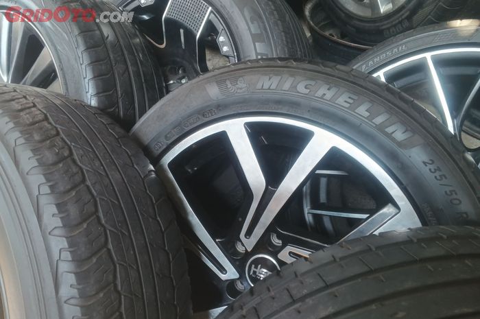 Jangan Tunggu Meledak, Ini Tanda Ban Mobil Sudah Harus Diganti