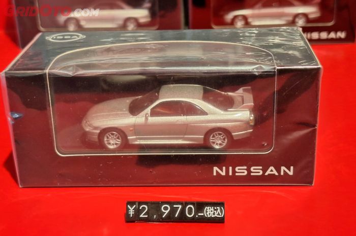 Berburu Diecast Dealer Box Nissan di Jepang, Ada Mesin GTR Keren!