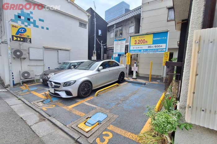 Tidak Ada Banyak Lahan, Semahal Ini Biaya Parkir Mobil di Jepang