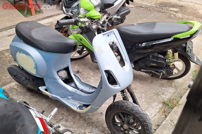 Kinclong Seperti Baru, Segini Biaya Repaint Vespa Matic di Bengkel Spesialis