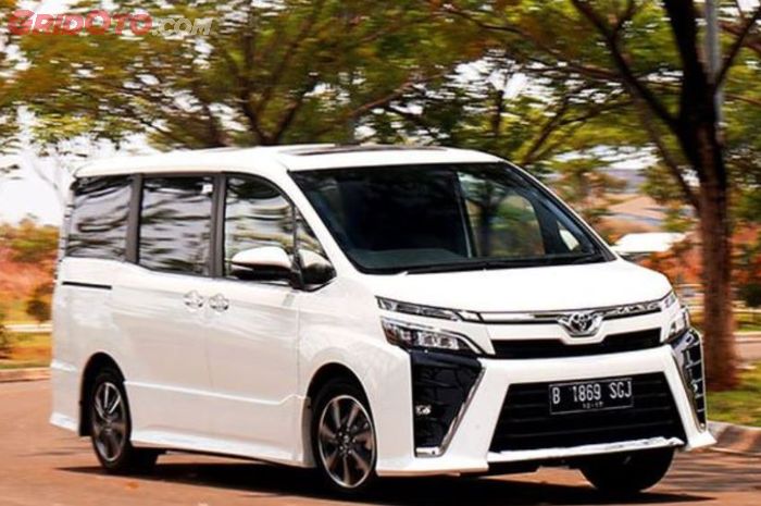 Mobil Bekas Ramah di Kantong Bernuansa Mewah, Segini Kisaran Harga Toyota Voxy 2017