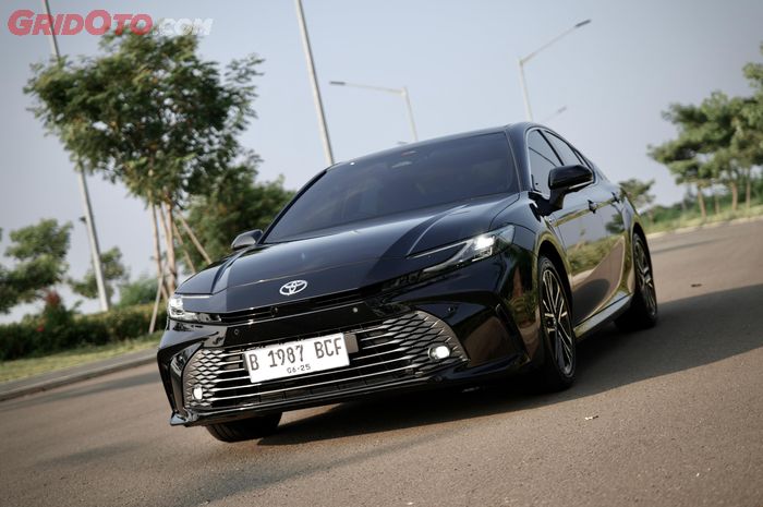 Ganteng-ganteng Serigala, Performa Toyota Camry Hybrid Cukup Ganas