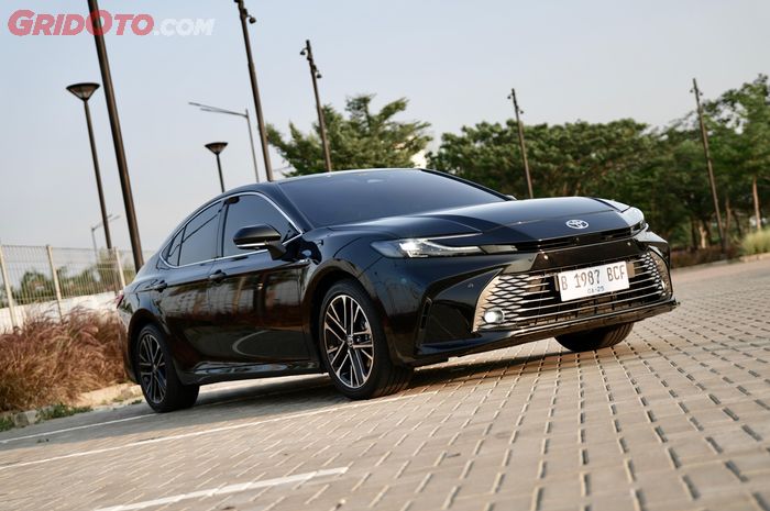 Pakai Bahasa Desain Baru, Seganteng Ini Toyota Camry Hybrid Terbaru