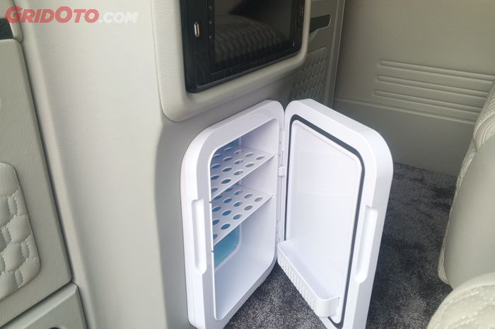 Mau Tambah TV dan Kulkas di Mobil Pribadi? Siapkan Biaya Segini