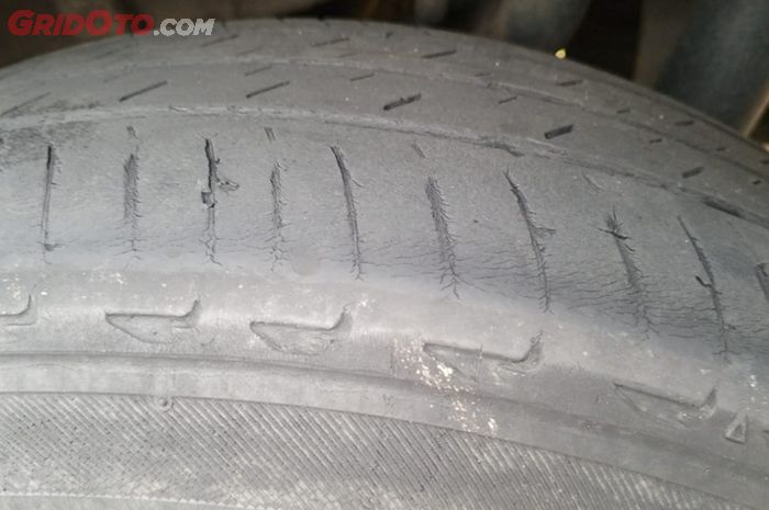 Jangan Biarkan Paku Menempel di Ban Mobil, Ternyata Ini Dampaknya