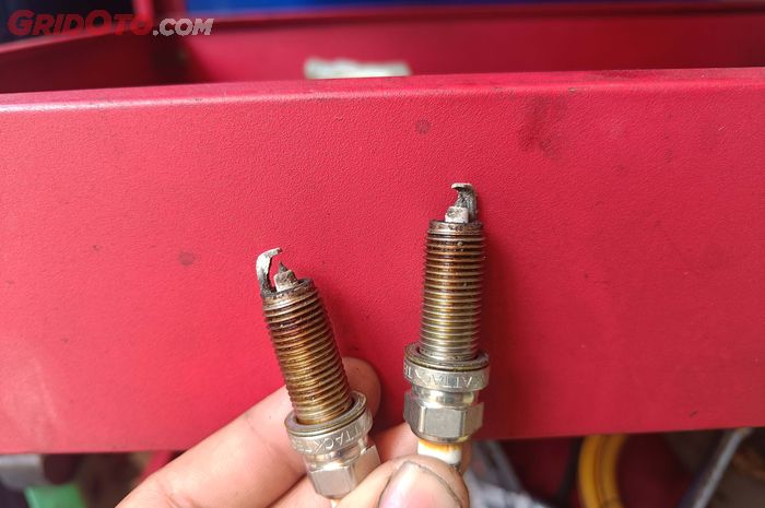 Busi Mobil Jarang di Cek Saat Servis Berkala, Ini Risikonya Sob