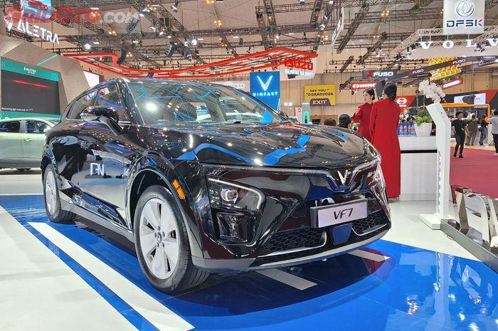 Beli VinFast VF 7 di GIIAS 2025, Kapan Unitnya Sampai di Garasi?