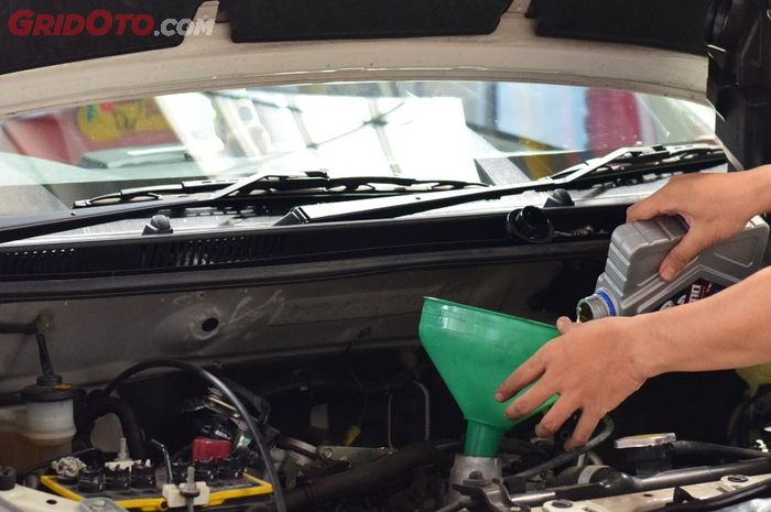 Risiko Pakai Oli Palsu di Mesin Mobil, Masalah Ini Bisa Muncul