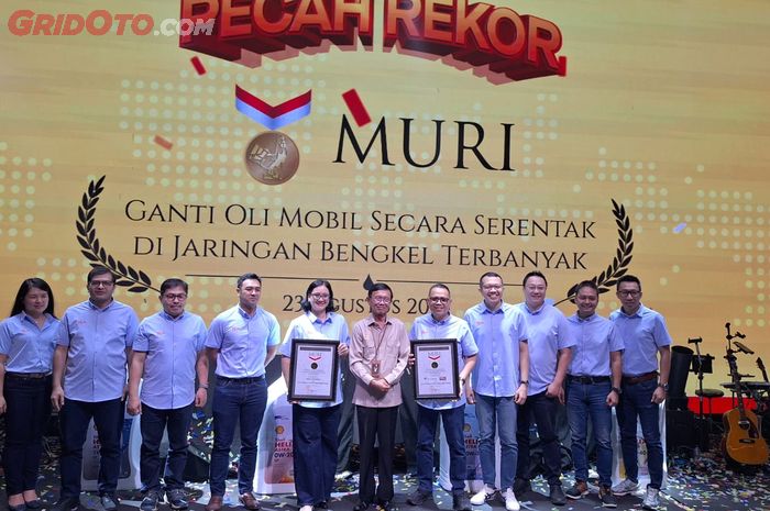 Shell Indonesia dan Astra Otoparts Pecahkan Rekor Ganti Oli Mobil Terbanyak