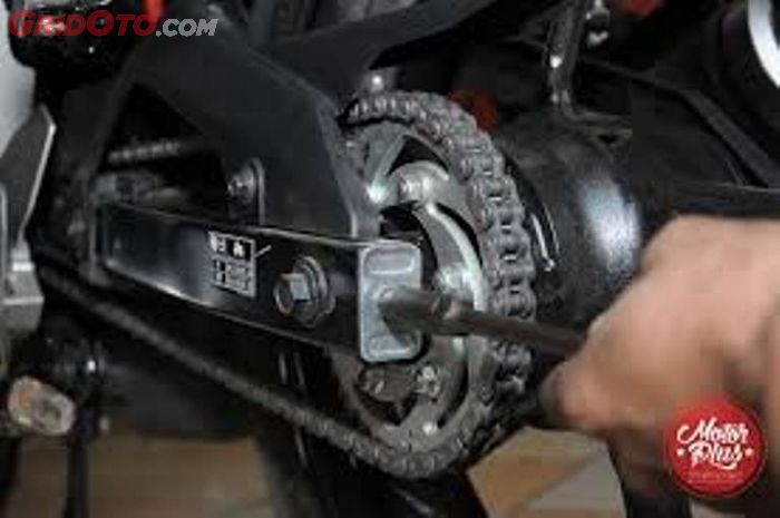 Pantas Saja Rantai Motor Cepat Rusak, Ternyata Komponen Ini Dibiarkan Rusak