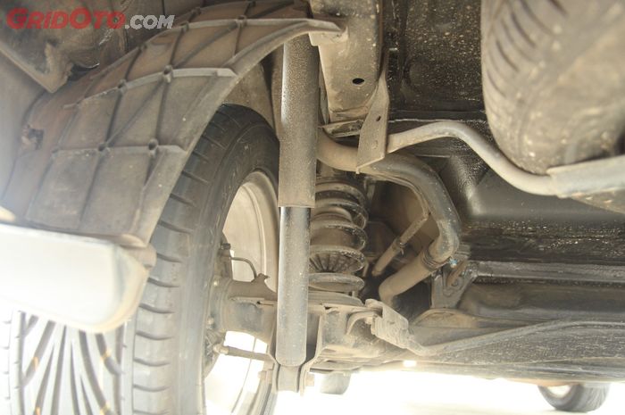 Karena Hal Sepele Ini, Sokbreker Mobil Bisa Cepat Jebol Saat Hujan