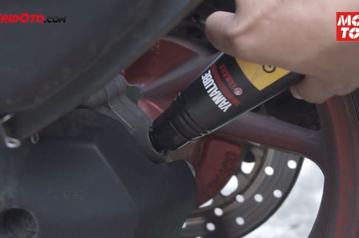 Sekarang Paham, Ini Fungsi Oli Gardan dan Oli Mesin Motor Matik