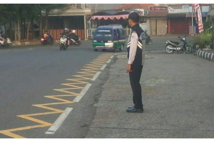 Awas, Injak Marka Zigzag Kuning di Tepi Jalan Bisa Dipidana Kurungan dan Denda Seperempat Juta