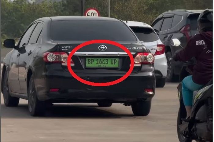 Bukan Palsu, Indonesia Memang Punya Pelat Nomor Hijau Untuk Keperluan Khusus Ini