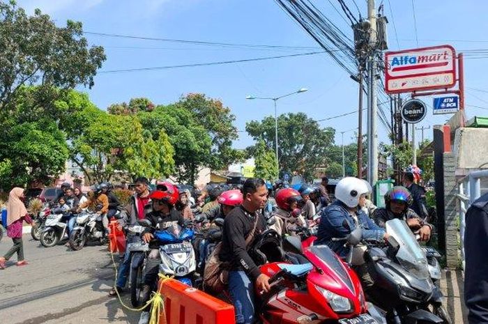 Kantor Samsat Soreang Bandung Mendadak Penuh Sesak, Dipadati Pemilik Motor Cari Untung Ini