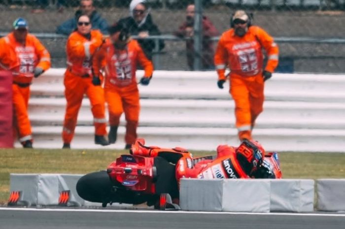 Red Flag MotoGP Inggris 2025 Dikira Settingan Bantu Marquez Bersaudara, Begini Faktanya