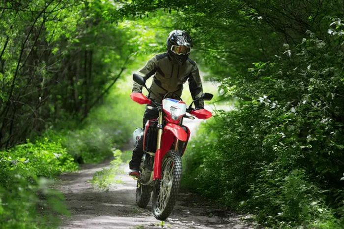 Lebih Murah dari Versi Rally, Inilah Honda New CRF250L yang Tampil Baru di Juni 2025