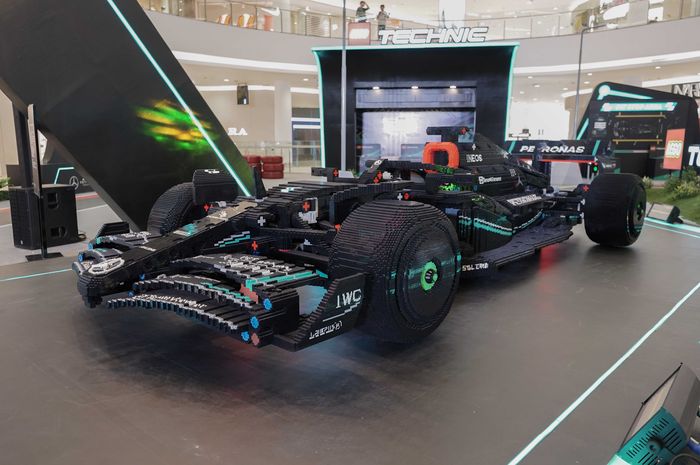 LEGO Mercedes-AMG F1 W14 PETRONAS Nongkrong di Jakarta, Dibangun Selama 2.428 Jam