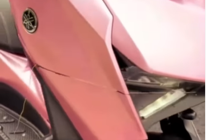Seram! Yamaha XMAX Terpotong Benang Layangan, Ahli Sarankan Ini