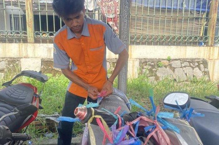 Berhias Tali Rafia, Yamaha Xeon 125 Ini Nunggak Parkir Rp 21,9 Juta di Stasiun Tambun