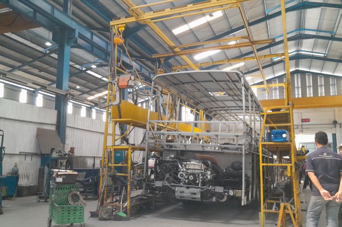 Enggak Mudah, Ternyata Begini Suasana Pembuatan Karoseri Bus Laksana