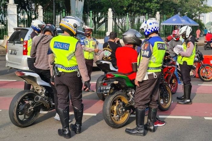 Karir Polisi Rompi Hijau Terancam, Terbukti Pungli Langsung Dicopot di Tempat