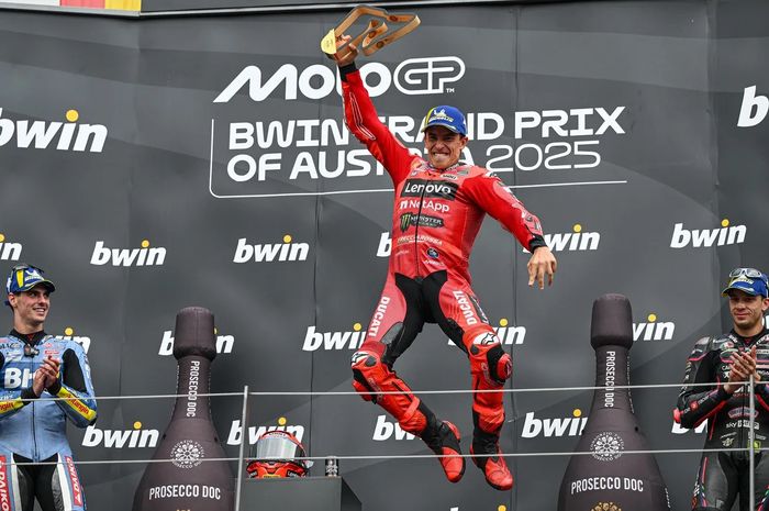 Diteror Fermin Aldeguer di MotoGP Austria, Marc Marquez Selamat Berkat Pengalaman