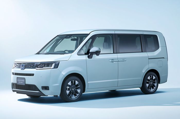 Warna-warni Honda Step WGN Hybrid Air VS Spada, Mana Lebih Cakep?