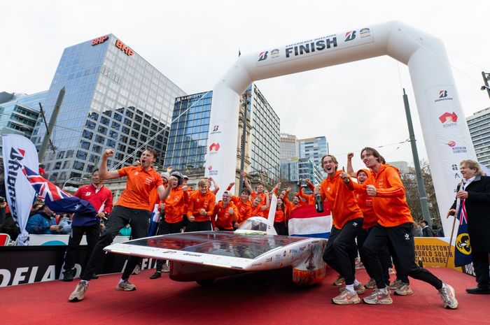 Bridgestone Hadirkan Ban Berbahan Daur Ulang di Ajang Balap Mobil Tenaga Surya